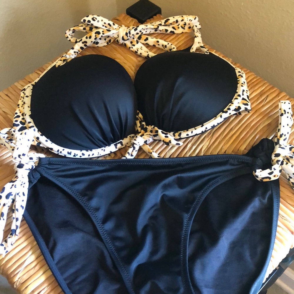 Victoria’s Secret bombshell bikini